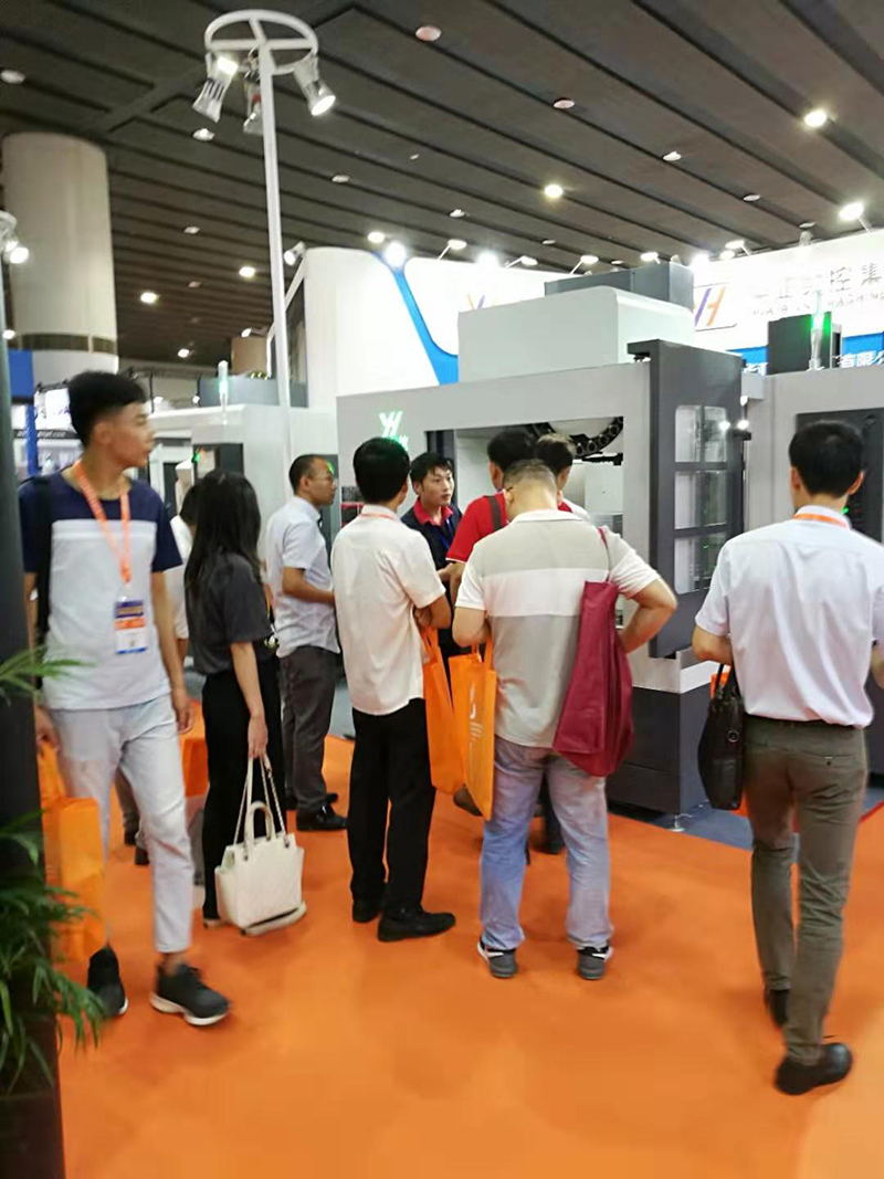 2019廣東工博會(huì)華亞數(shù)控現(xiàn)場照片 (5).jpg 2019廣東工博會(huì)華亞數(shù)控現(xiàn)場照片 (5).jpg