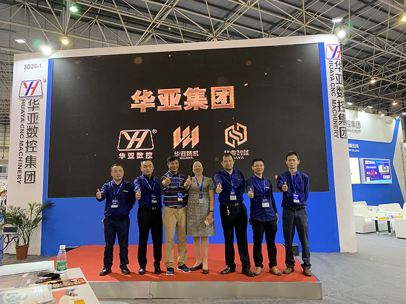 華亞數(shù)控DME中國(東莞)機床展現(xiàn)場 (4).jpg