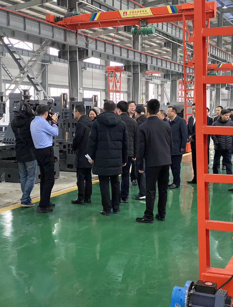 湖南省委書記杜家毫一行來華亞數(shù)控懷化生產(chǎn)基地視察 湖南省委書記杜家毫一行來華亞數(shù)控懷化生產(chǎn)基地視察